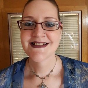 Meet your Posher, Crystal self taught MUA. Been doing people's Makeup for 20+ yr